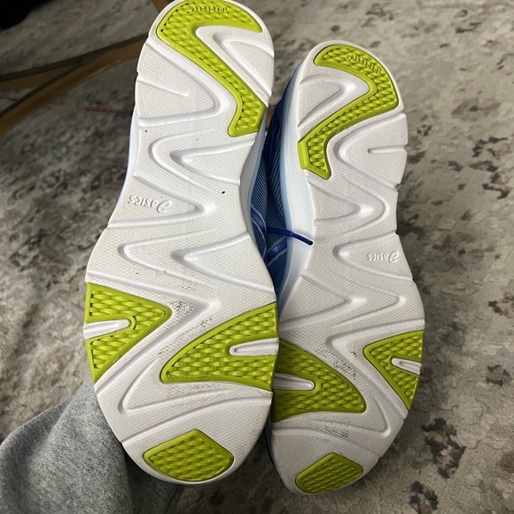 Blue ASICS tennis shoes 11.5 - Picture 2 of 3